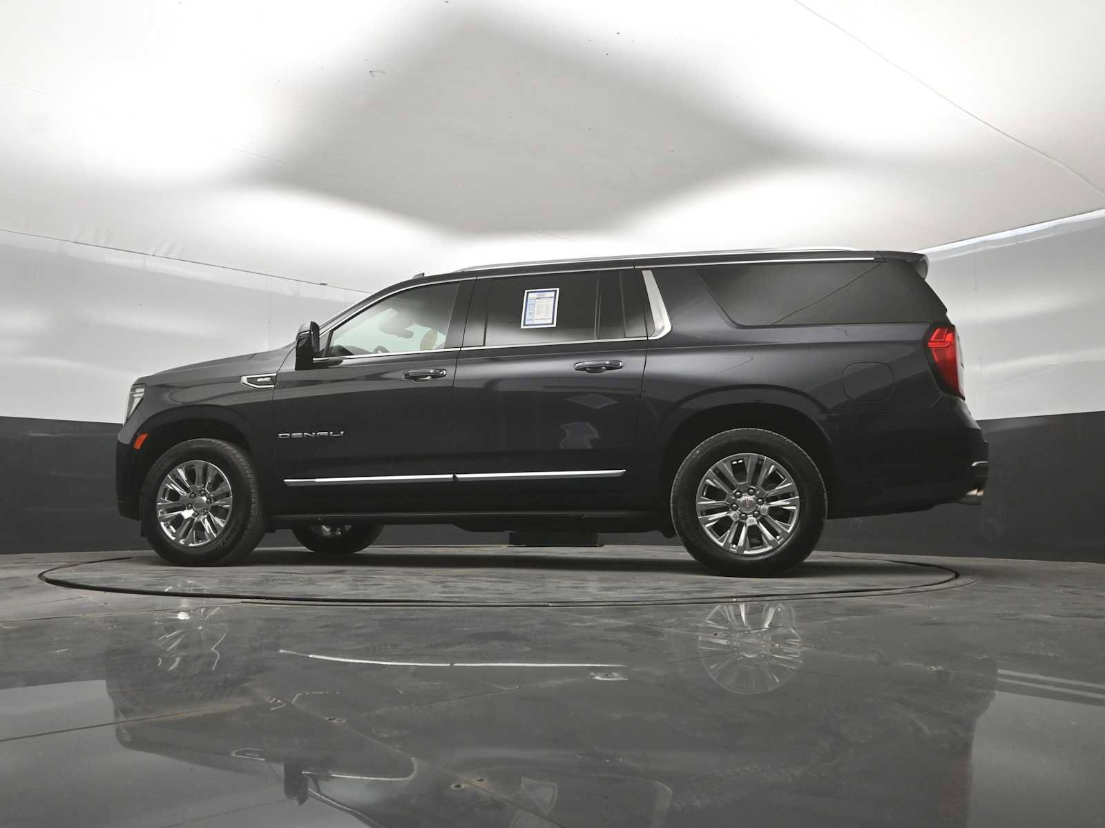 Used 2024 GMC Yukon XL Denali w/ Advanced Technology Package AWD/4WD image 39