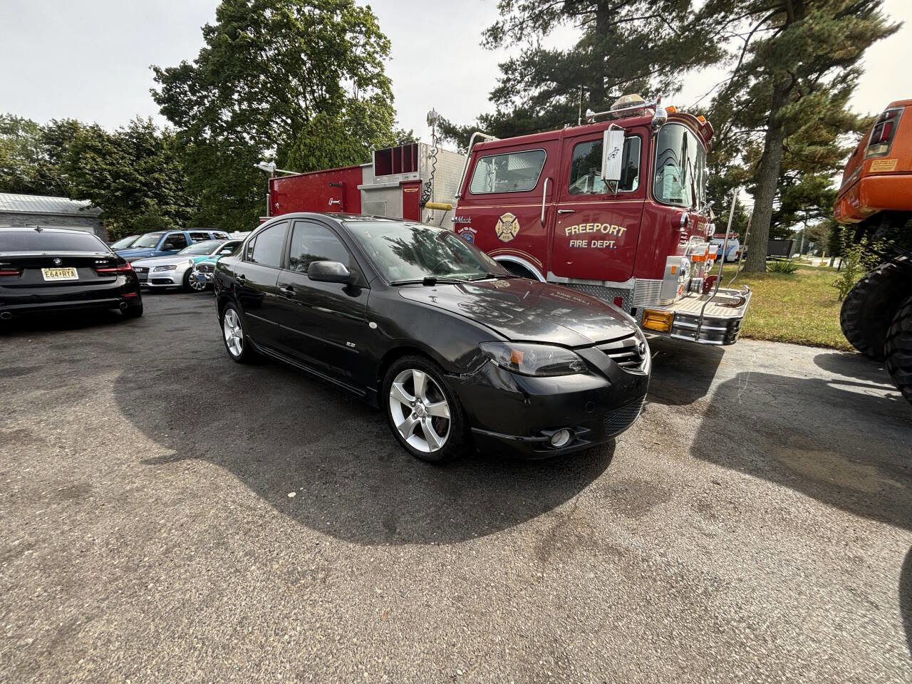Used 2005 MAZDA MAZDA3 s w/ Moonroof & 6-CD Pkg image 2