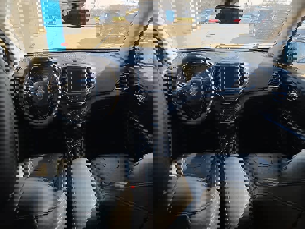 Used 2023 Jeep Cherokee Altitude Lux image 14