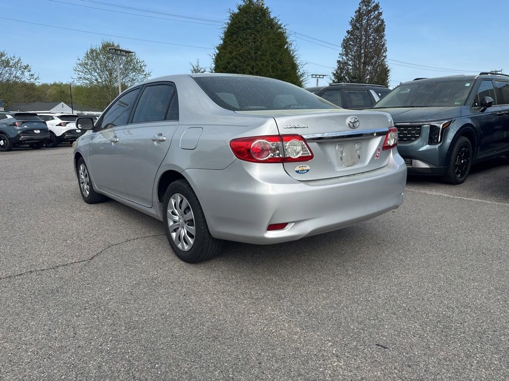 Used 2013 Toyota Corolla LE FWD image 3