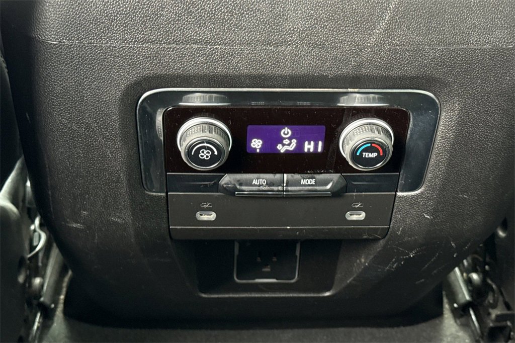 Used 2024 Chevrolet Suburban RST image 19