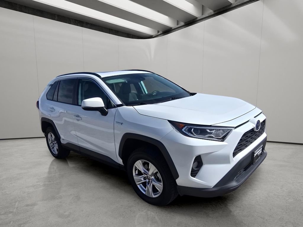 Used 2021 Toyota RAV4 XLE w/ Convenience Package image 9