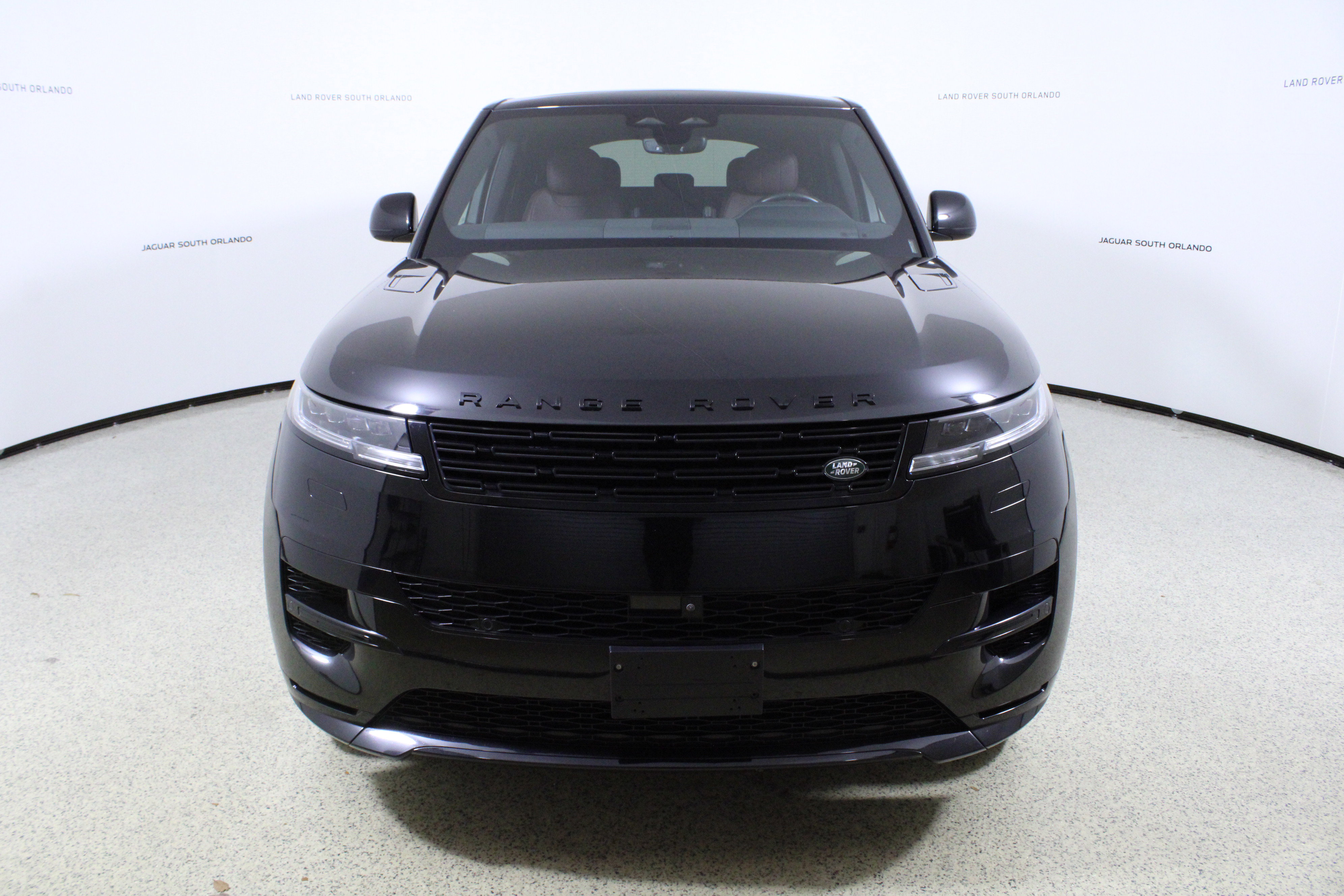 Used 2024 Land Rover Range Rover Sport Dynamic SE AWD/4WD image 2