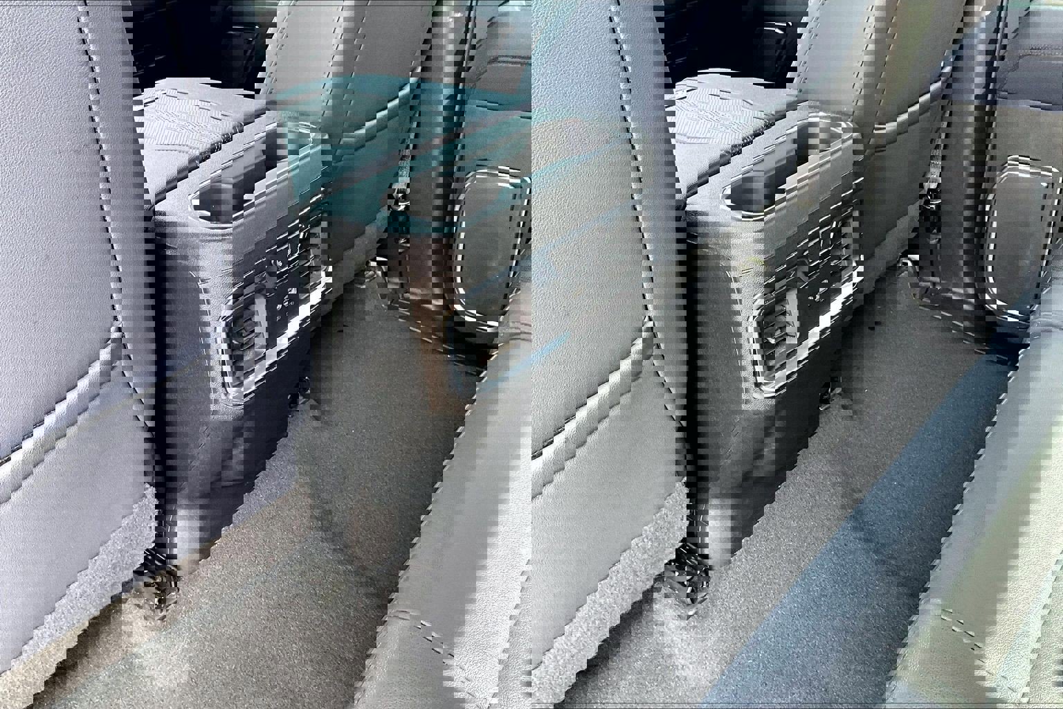 Used 2024 Chevrolet Silverado 3500 High Country w/ Technology Package image 11