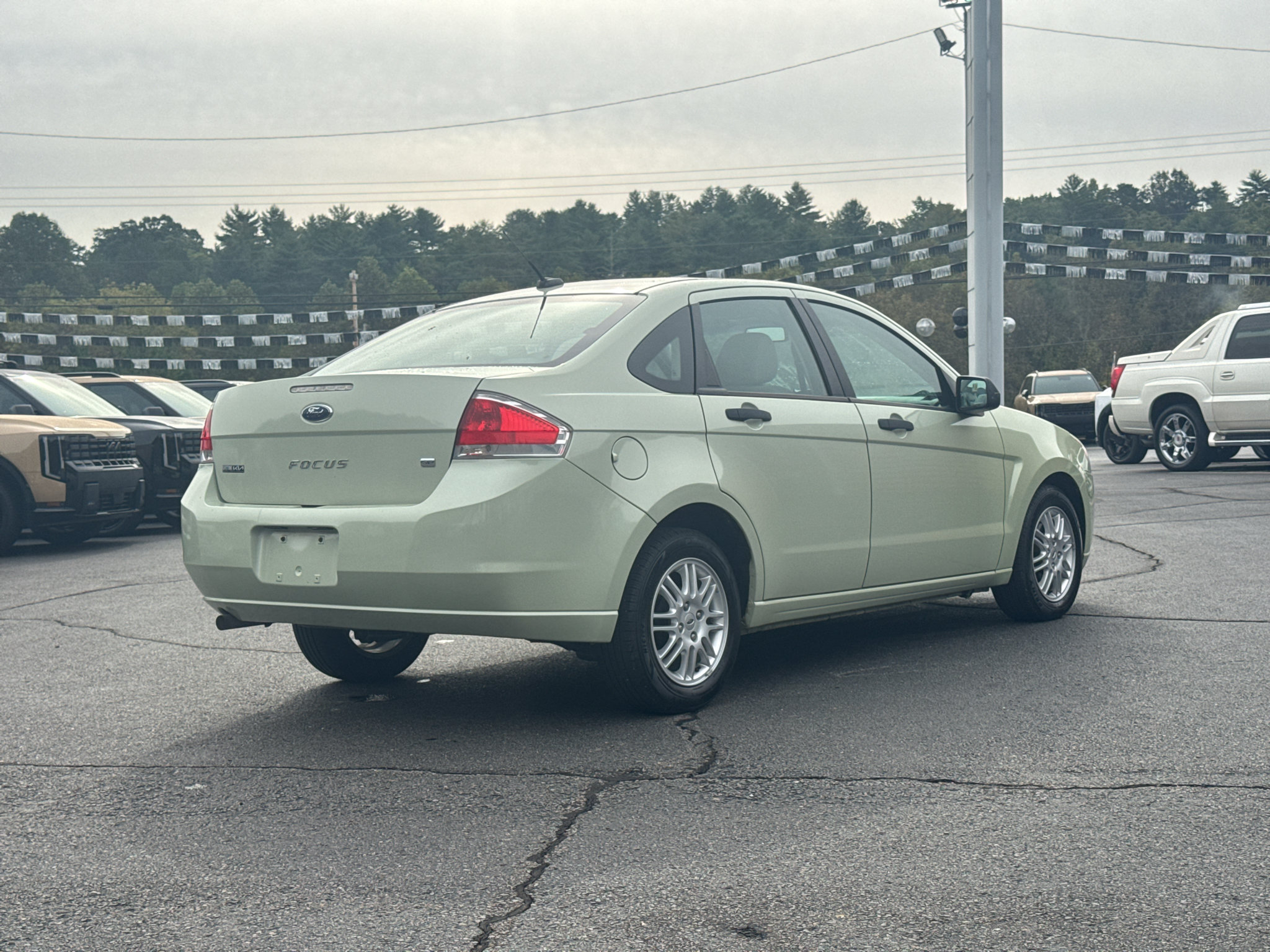 Used 2011 Ford Focus SE w/ 201A Rapid Spec Order Code FWD image 5