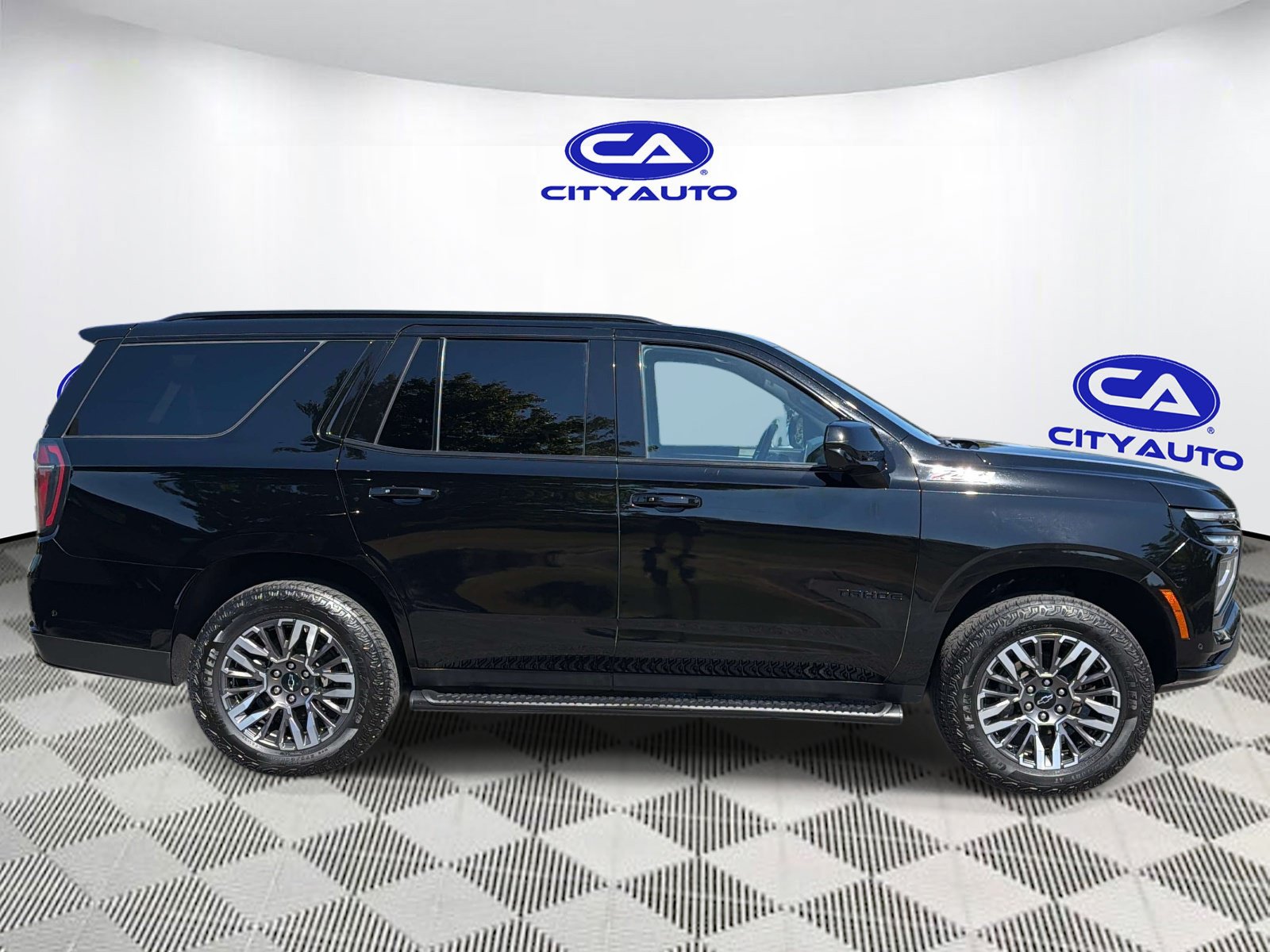 Used 2025 Chevrolet Tahoe Z71 AWD/4WD image 2