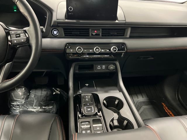 Used 2025 Honda Pilot TrailSport image 13