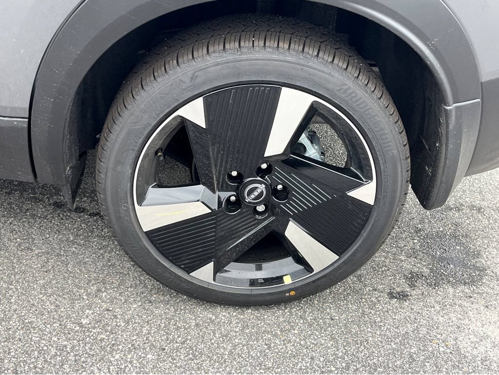 New 2025 Nissan Kicks SR FWD image 6