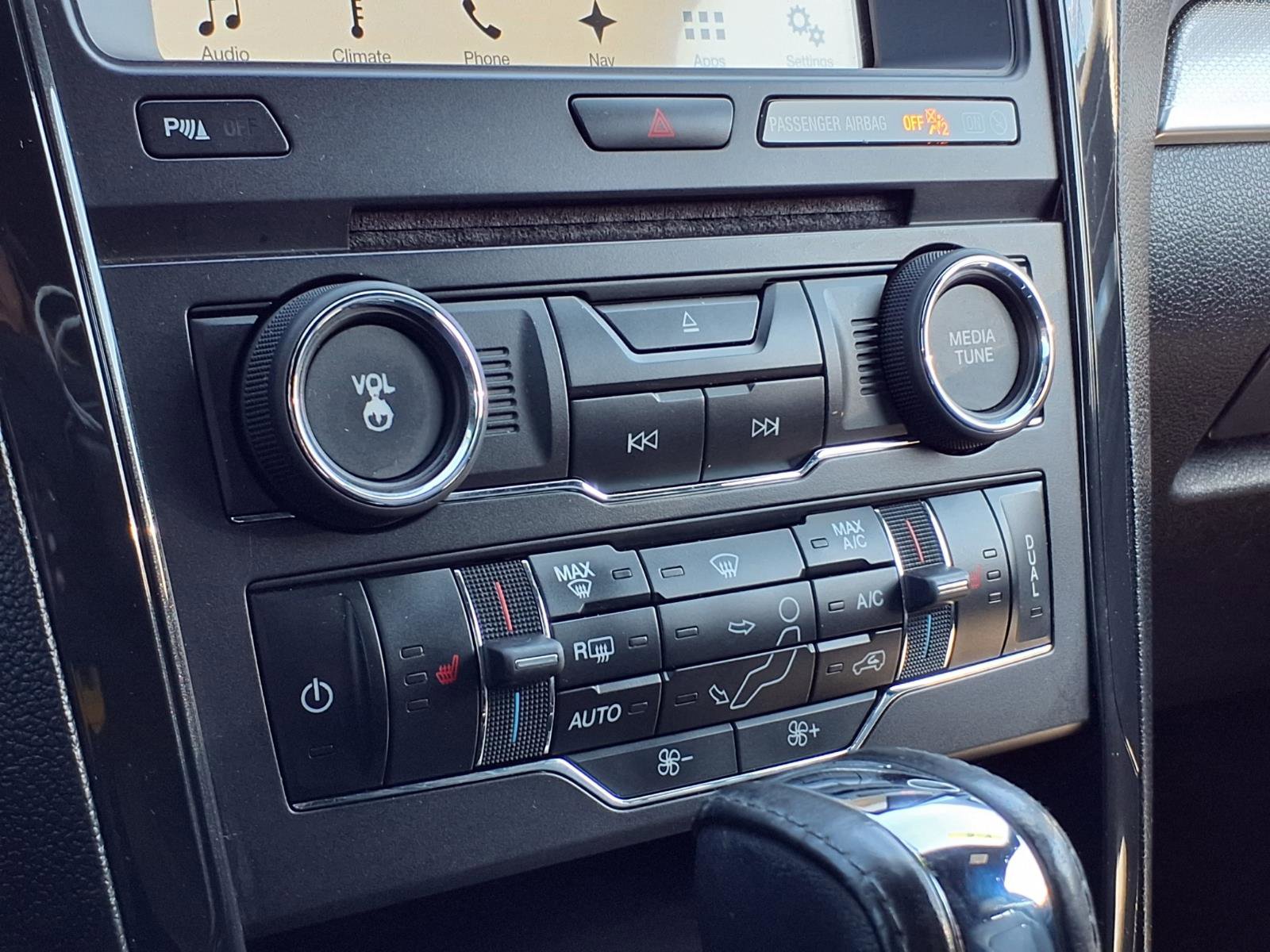 Used 2017 Ford Explorer XLT w/ Equipment Group 202A FWD image 14