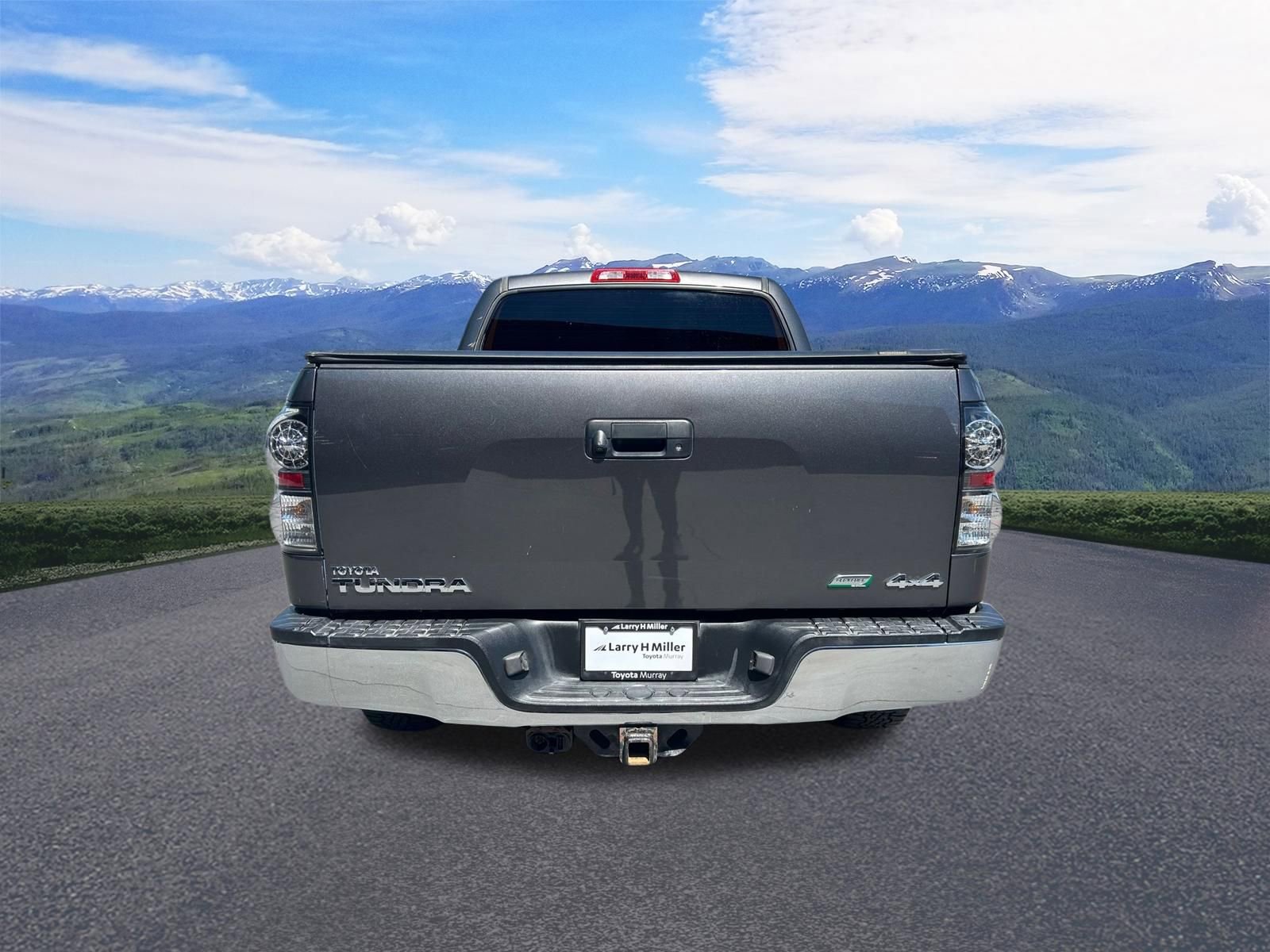 Used 2013 Toyota Tundra 4x4 CrewMax w/ Tow Pkg image 4