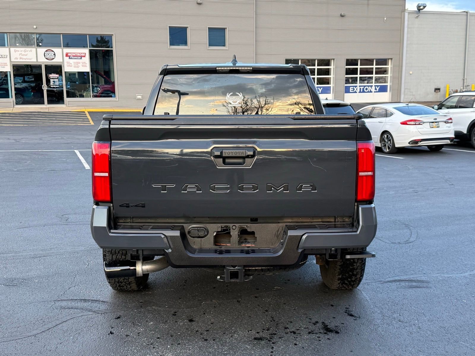Used 2025 Toyota Tacoma TRD Off-Road AWD/4WD image 4