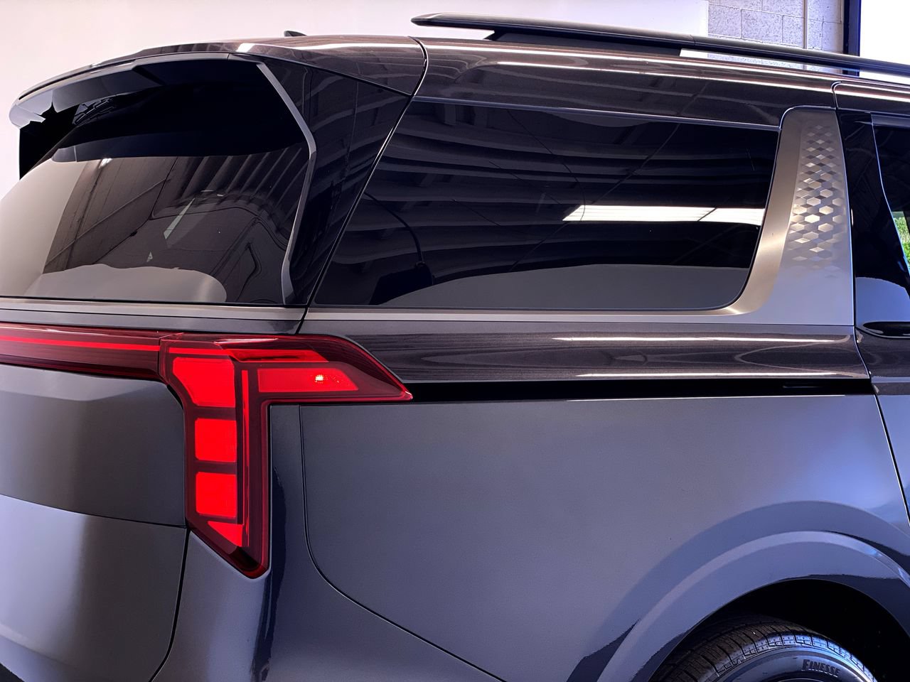 New 2027 Kia Carnival EX w/ Dark Edition Package FWD image 10