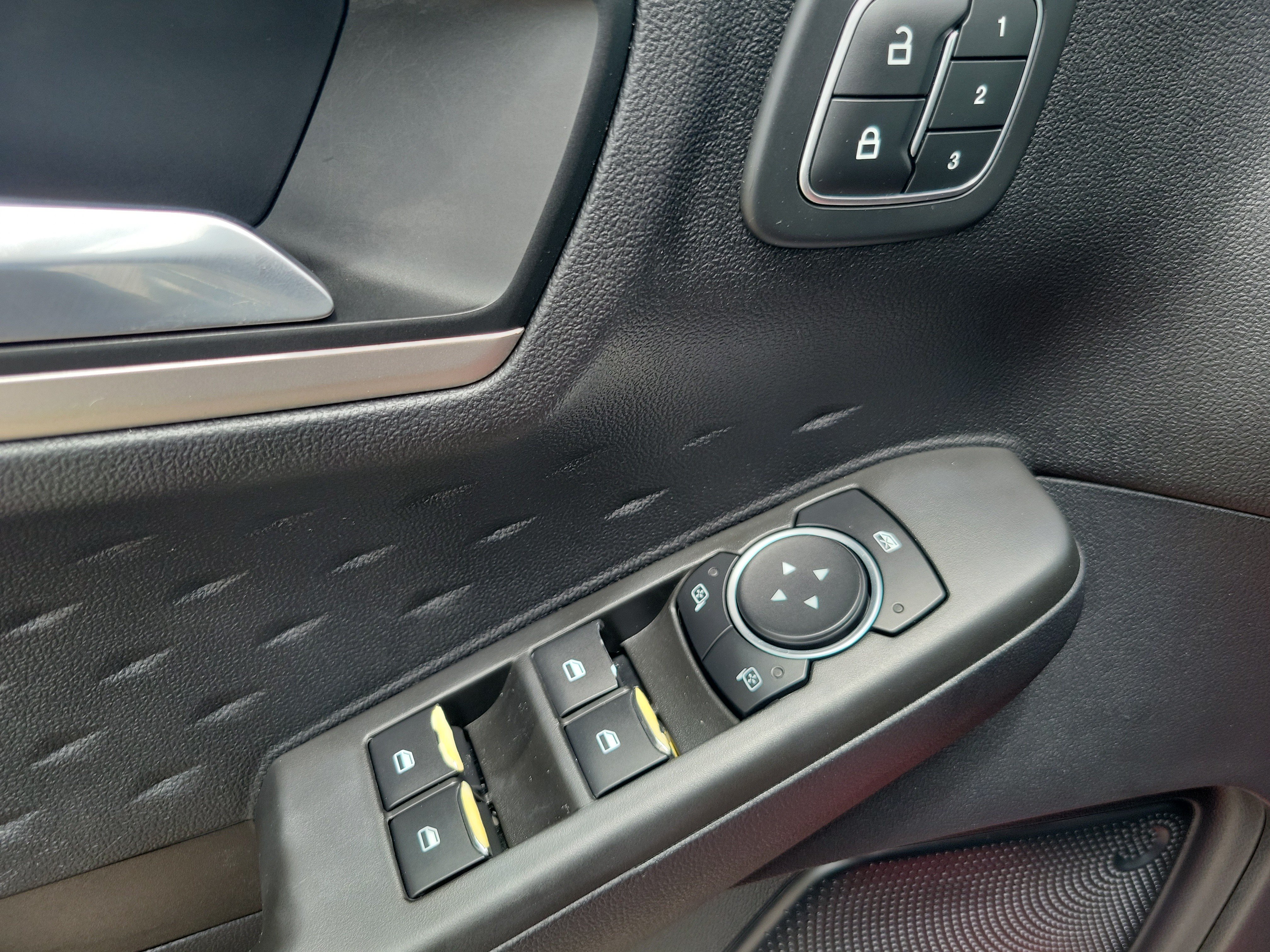 Used 2020 Ford Escape SEL FWD image 19
