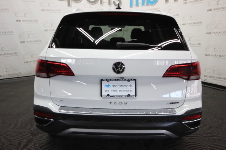 Used 2022 Volkswagen Taos SE w/ Panoramic Sunroof Package AWD/4WD image 5