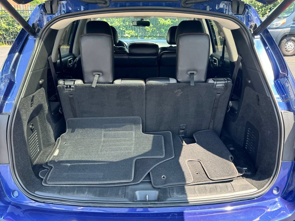 Used 2019 Nissan Pathfinder SL AWD/4WD image 17