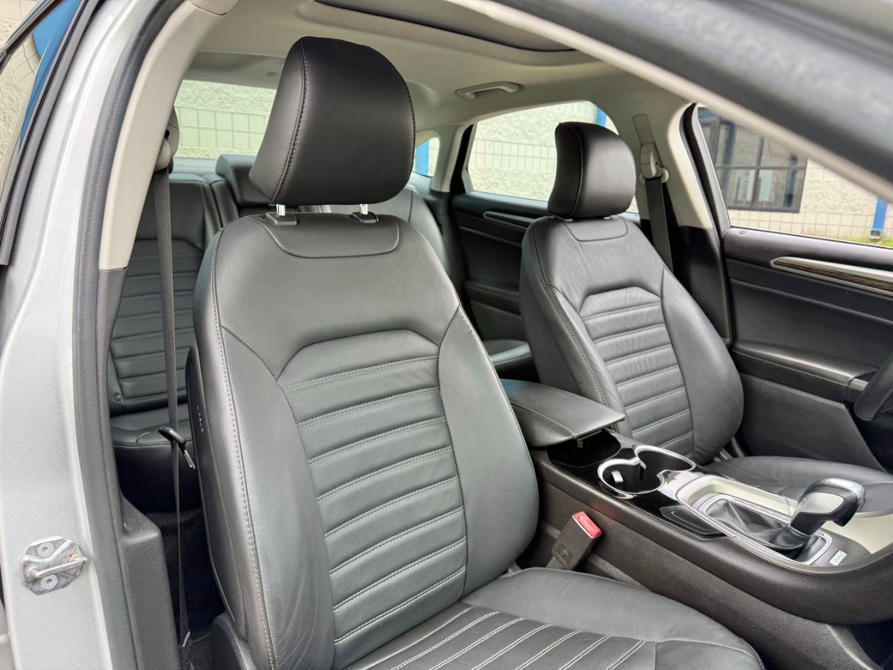 Used 2015 Ford Fusion SE w/ Equipment Group 502A FWD image 15