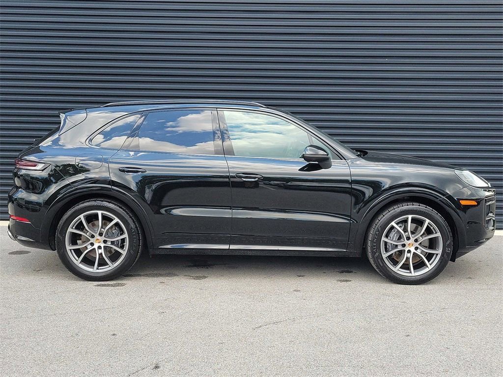 Certified 2025 Porsche Cayenne image 8