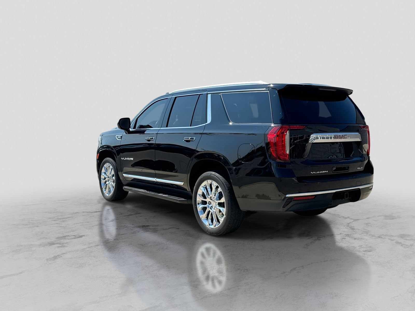 Used 2023 GMC Yukon SLT AWD/4WD image 5