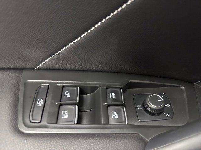 Used 2024 Volkswagen Tiguan SE R-Line image 20