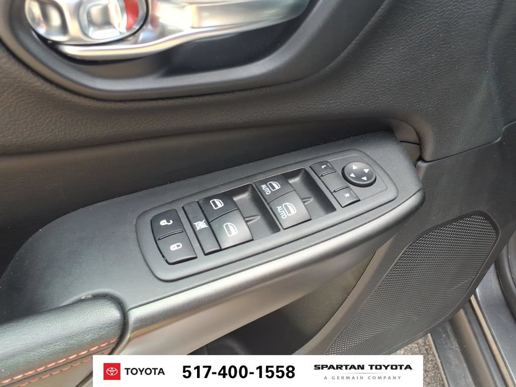 Used 2019 Jeep Cherokee Trailhawk w/ Cold Weather Group AWD/4WD image 15
