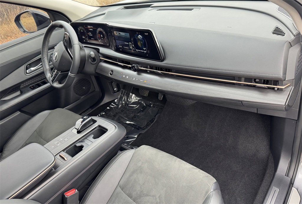 Used 2023 Nissan Ariya AWD image 30