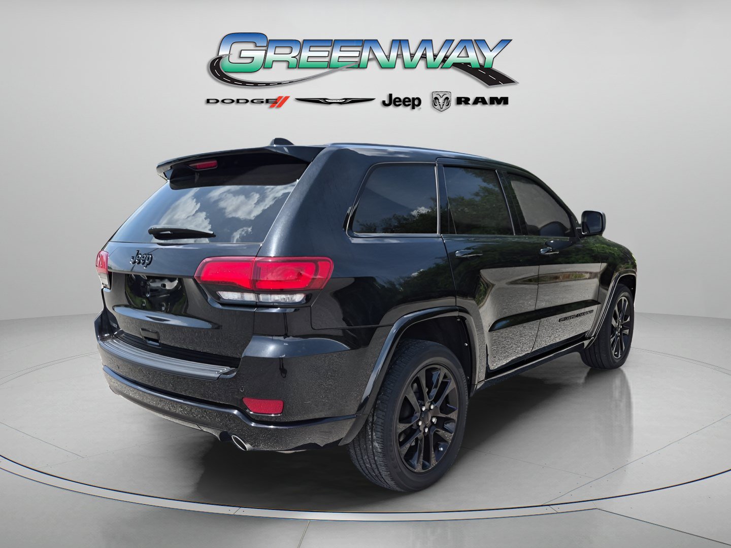 Used 2022 Jeep Grand Cherokee Laredo X RWD image 4