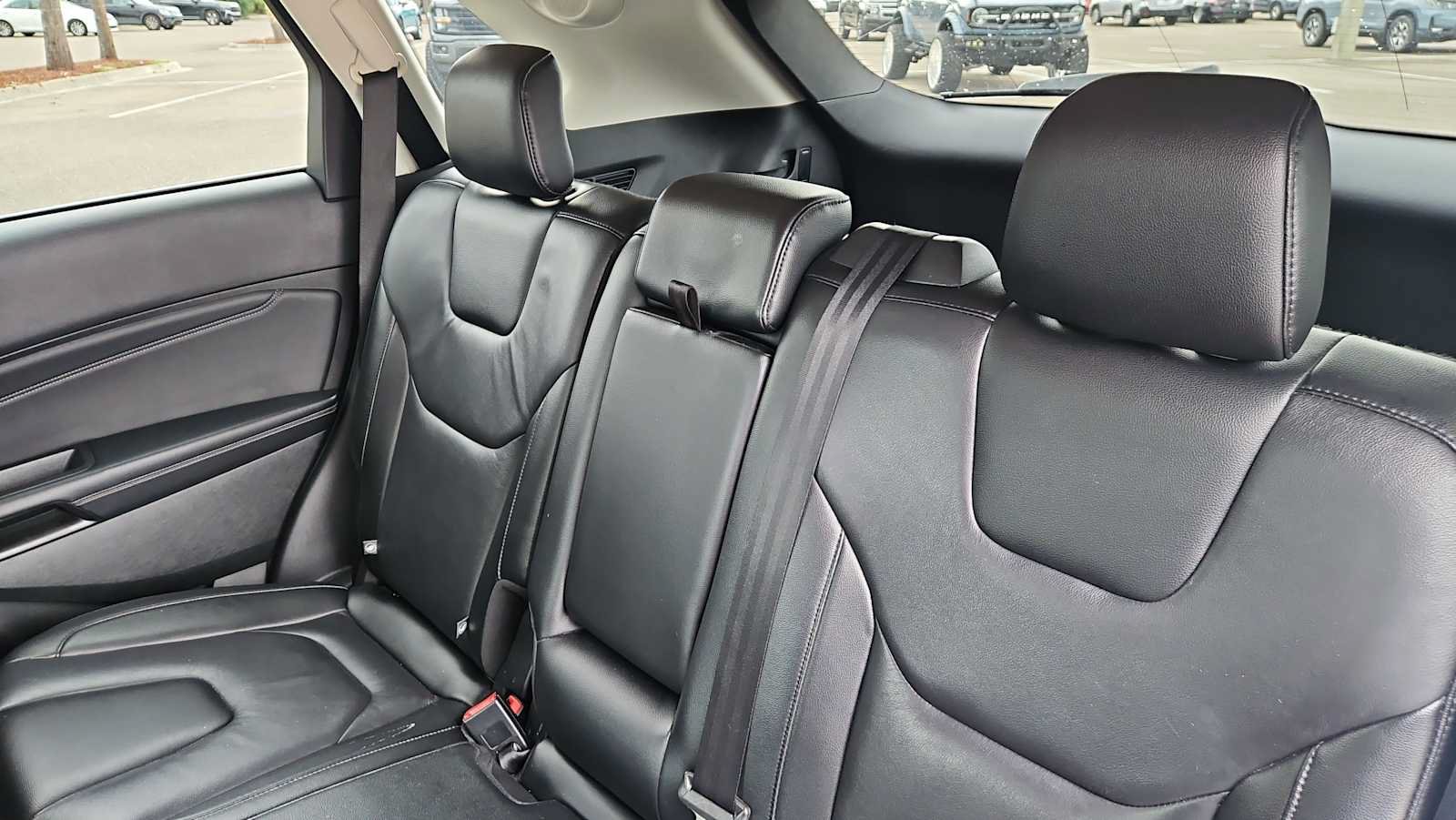 Used 2022 Ford Edge Titanium AWD/4WD image 24
