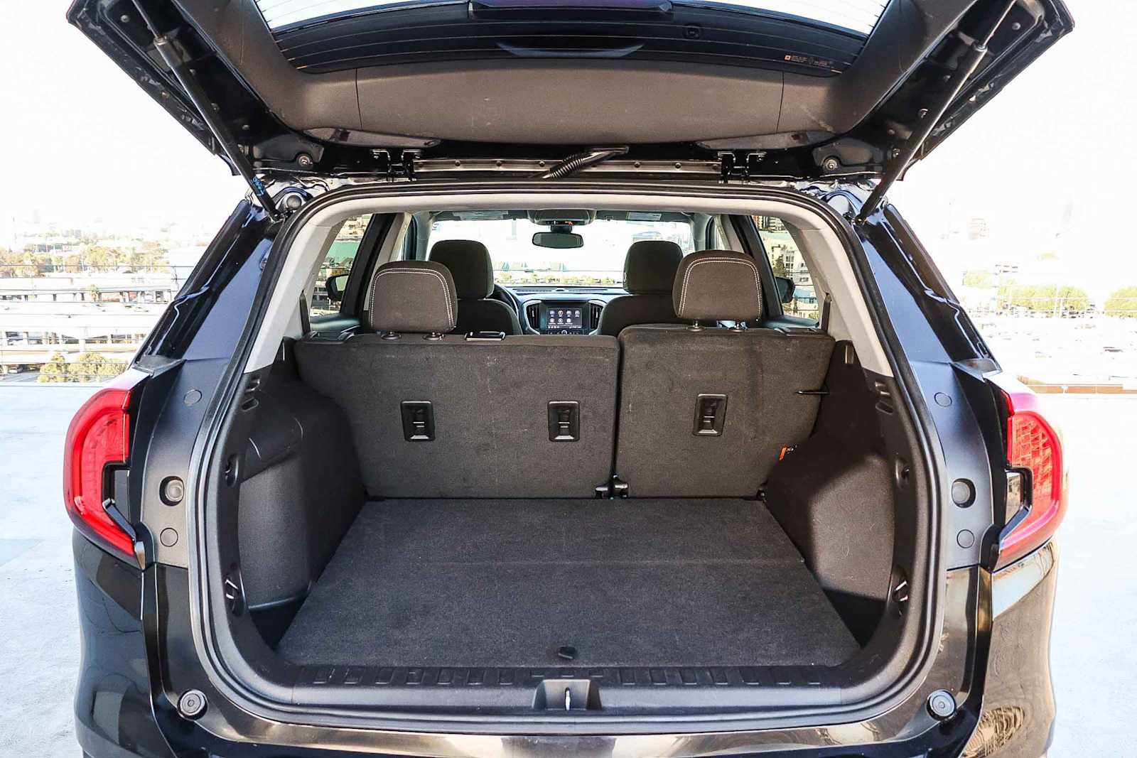 Used 2024 GMC Terrain SLE image 27