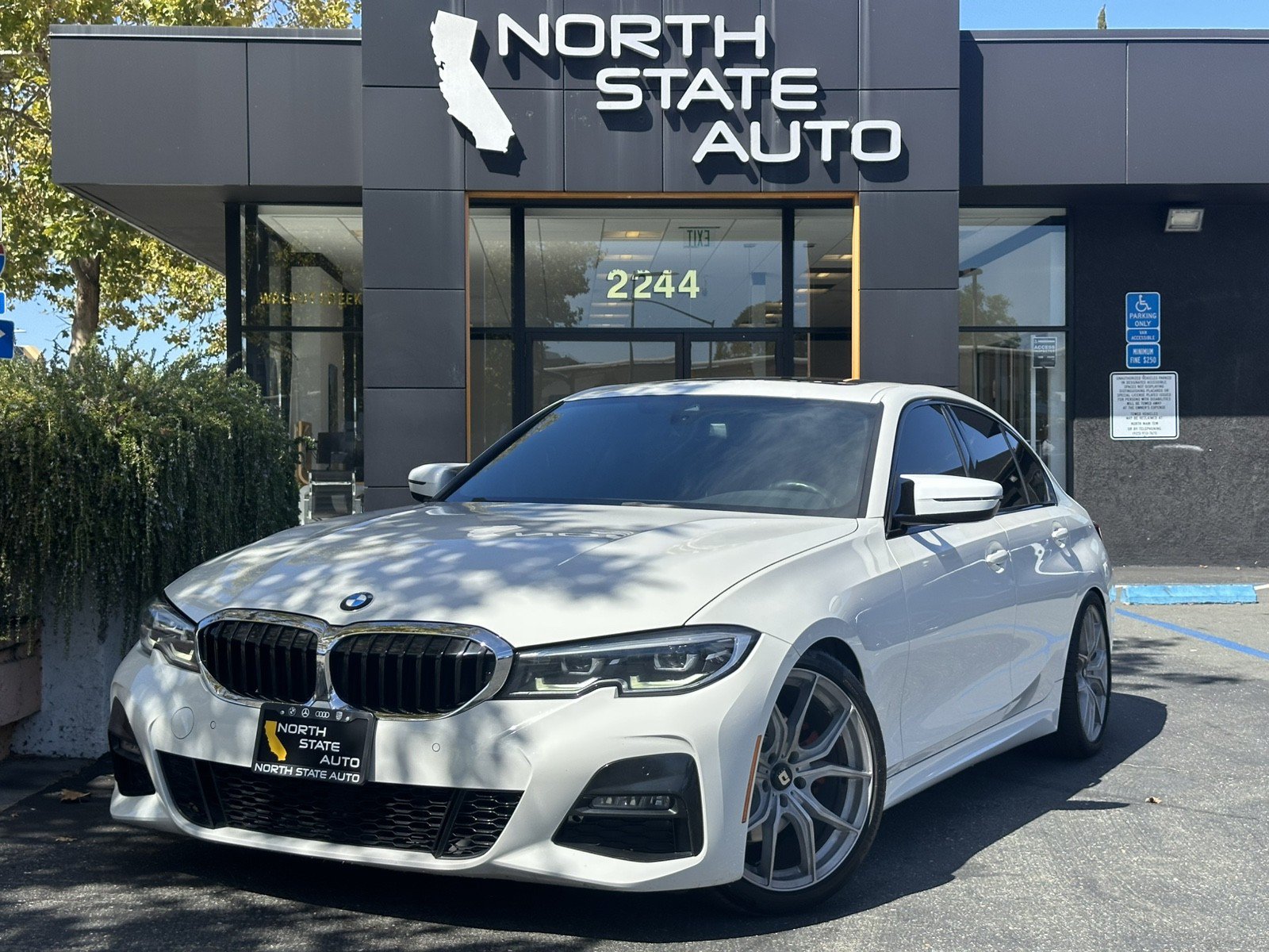Used 2020 BMW 330i Sedan w/ M Sport Package RWD image 2
