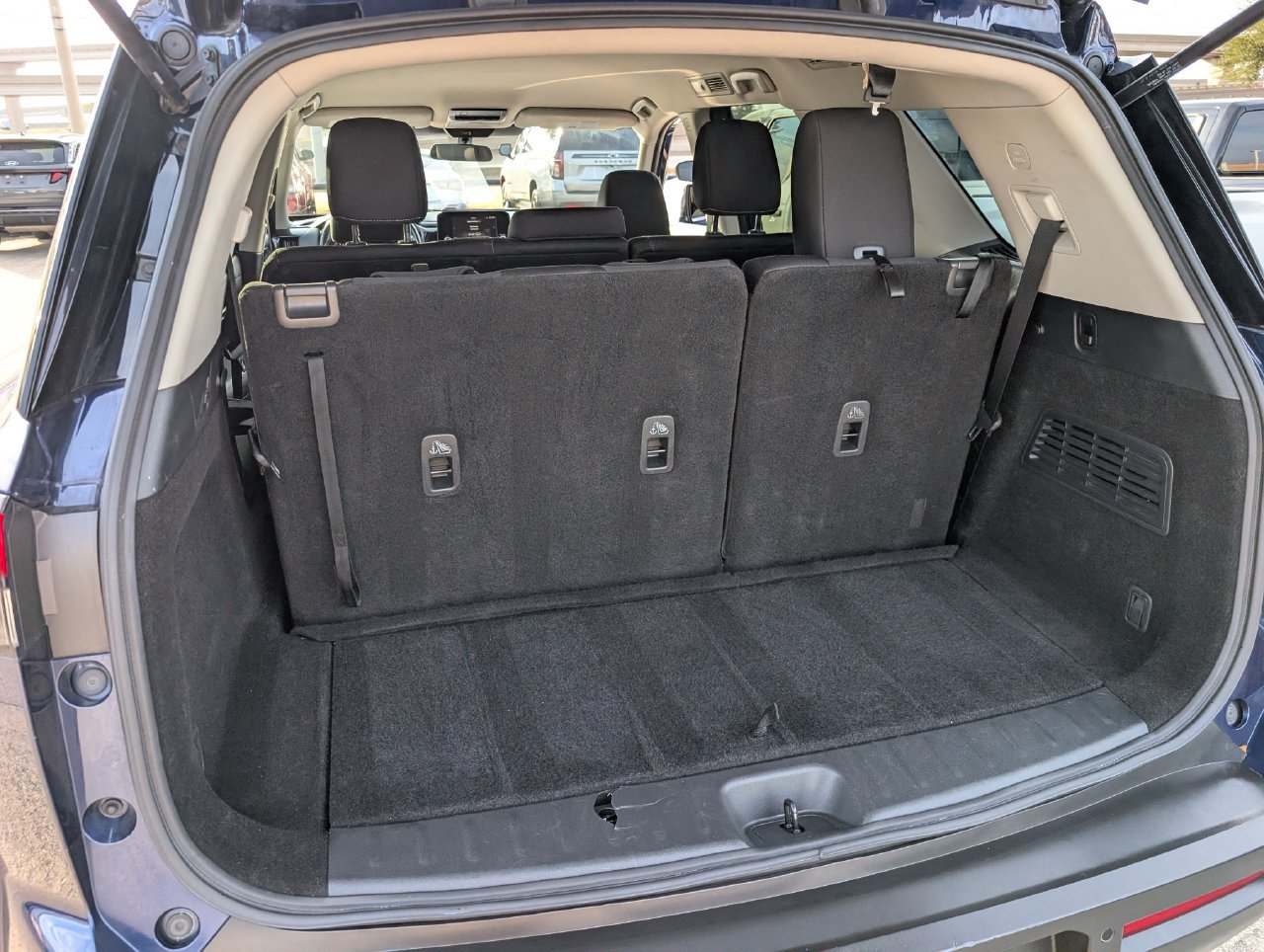 Used 2024 Nissan Pathfinder SV FWD image 29