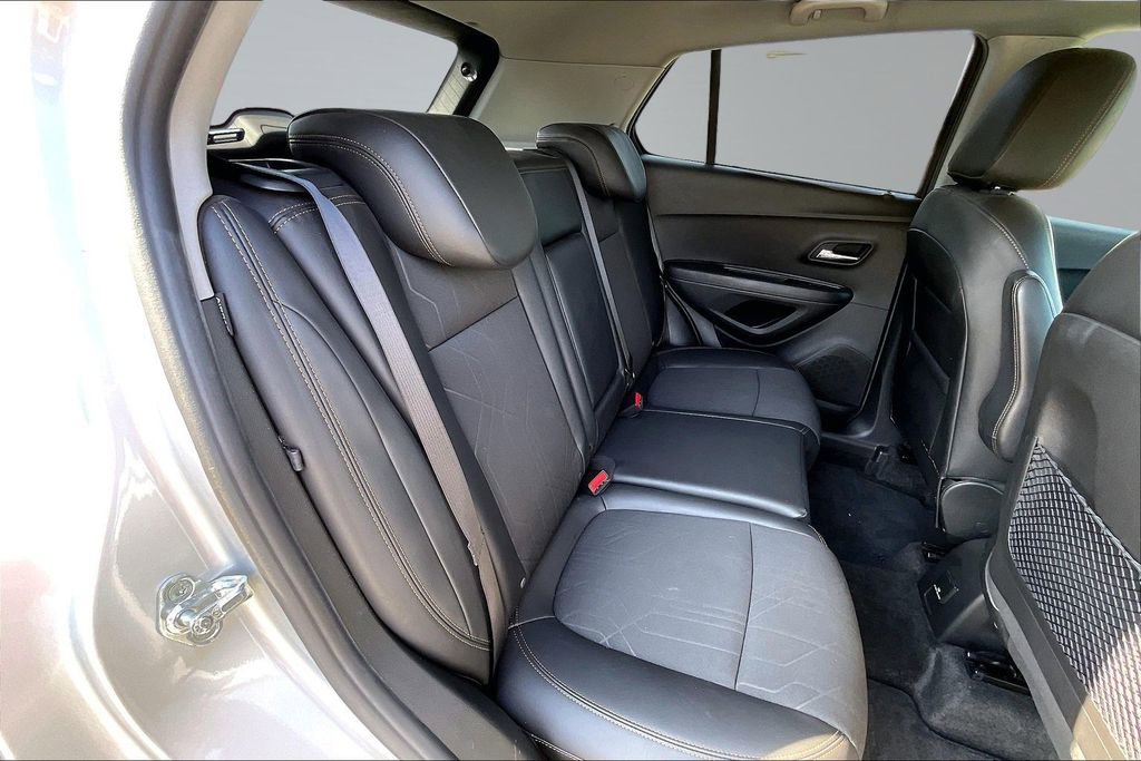 Used 2020 Chevrolet Trax LT w/ LT Convenience Package FWD image 26