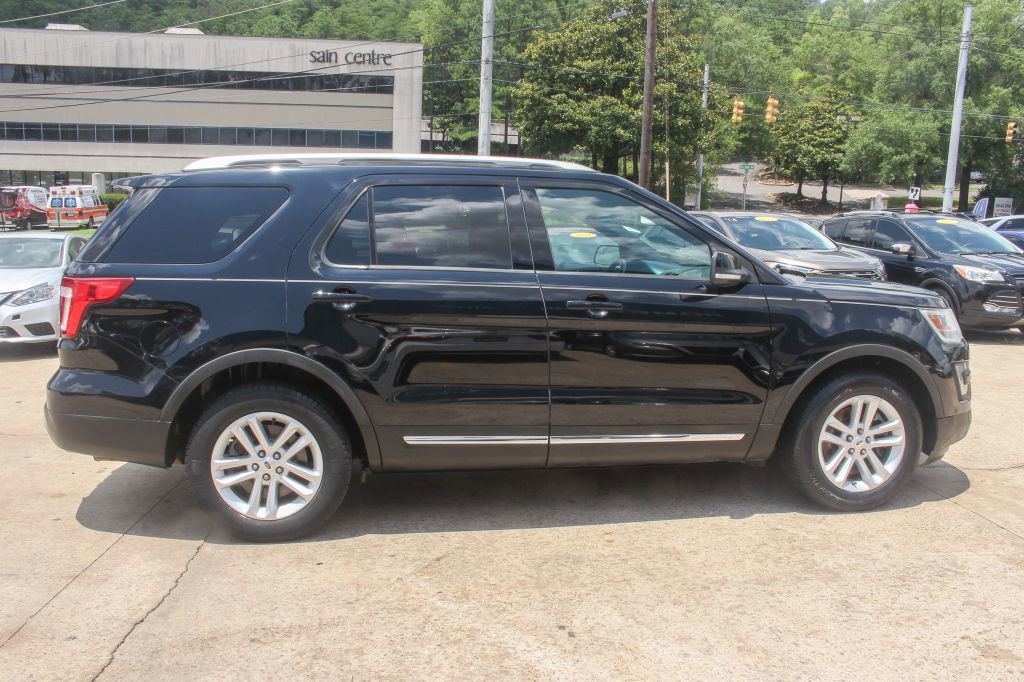 Used 2016 Ford Explorer XLT w/ Equipment Group 202A image 8