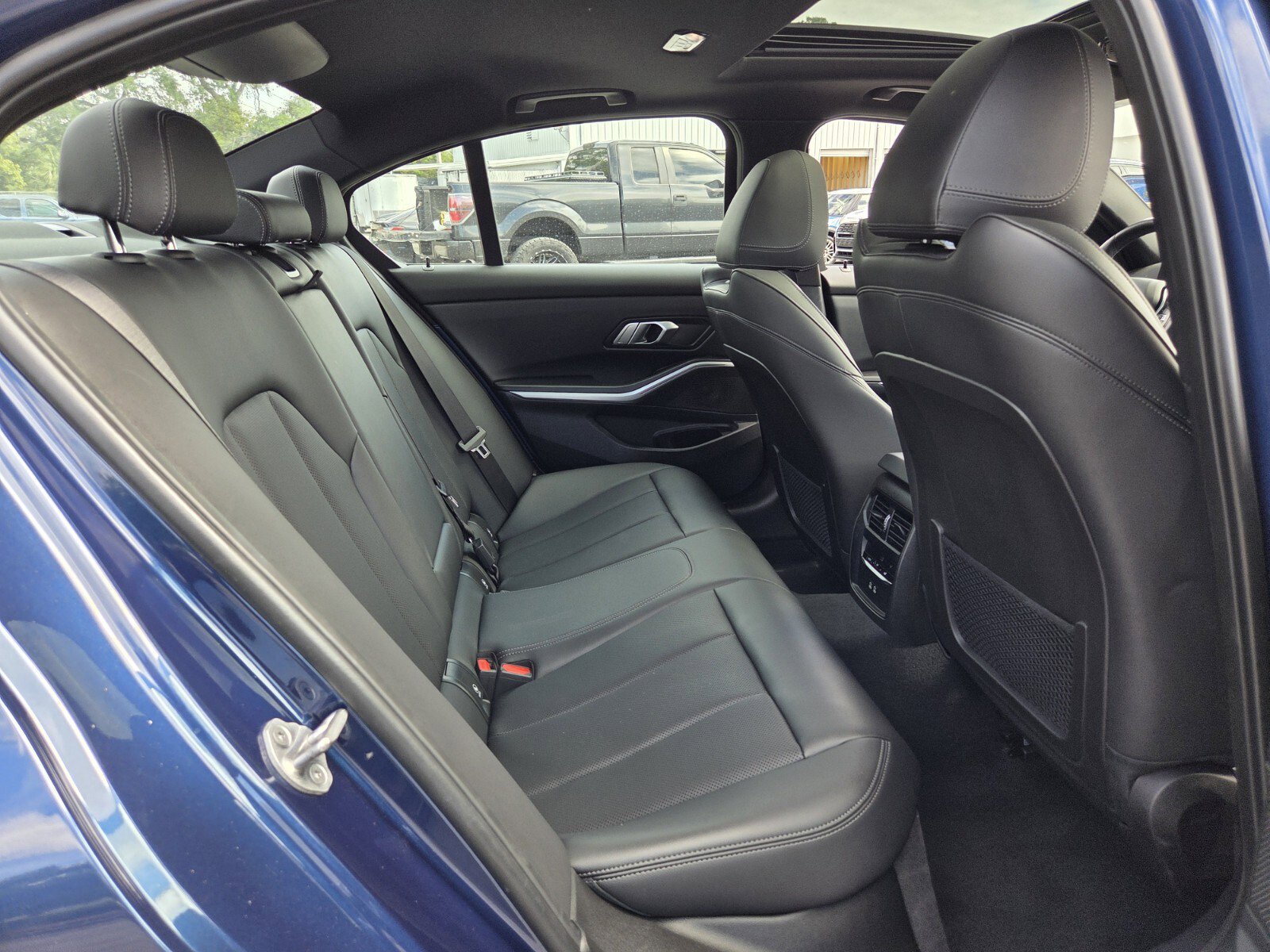 Used 2023 BMW 330i Sedan w/ Premium Package RWD image 16