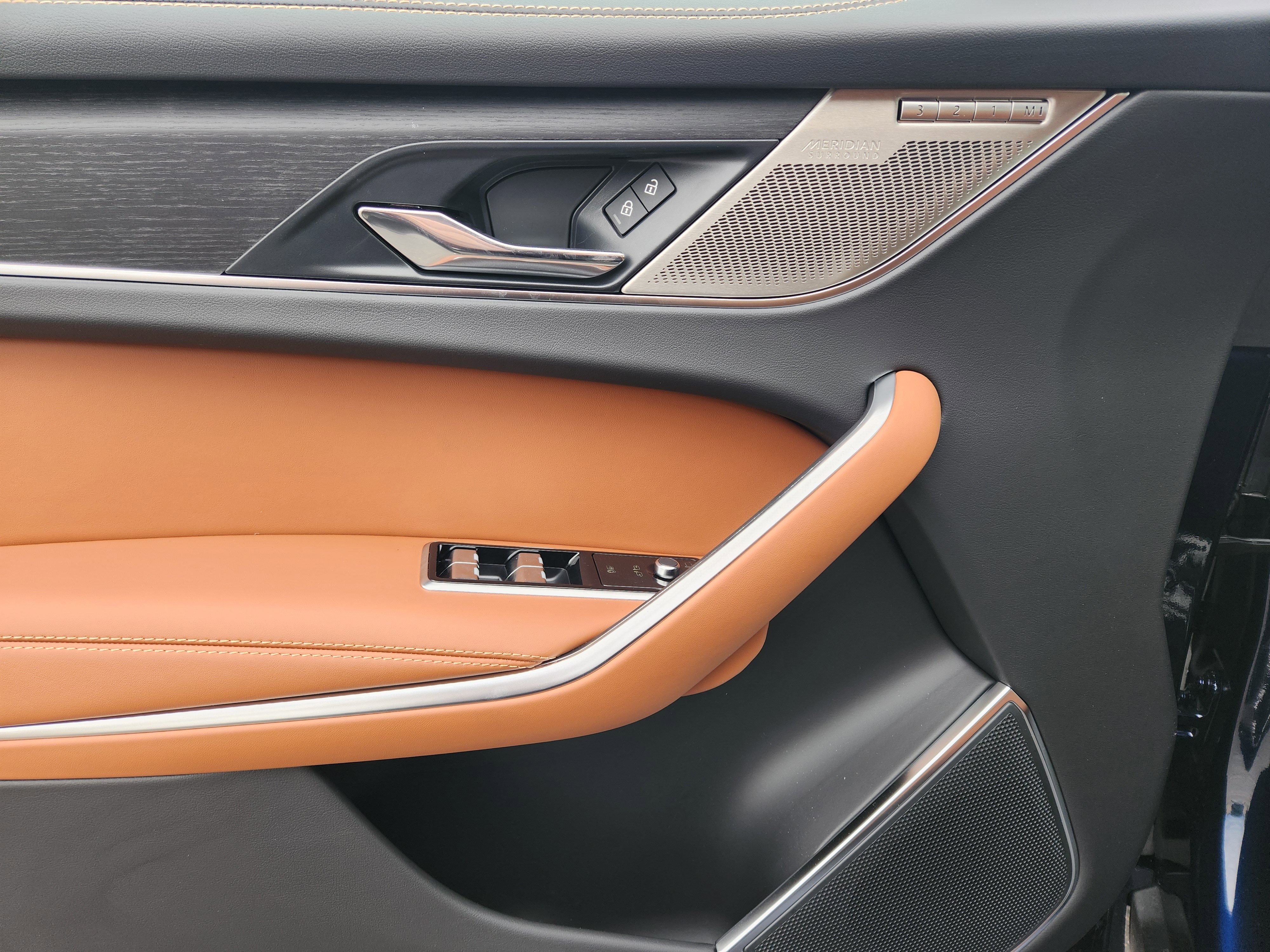 New 2026 Jaguar F-PACE R-Dynamic S image 14