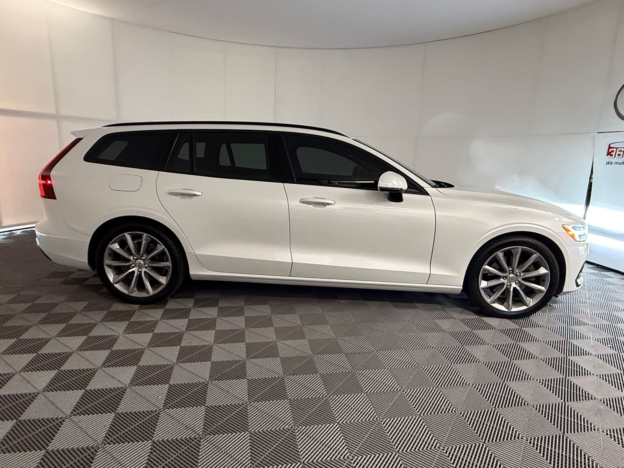 Used 2020 Volvo V60 T5 Momentum FWD image 8