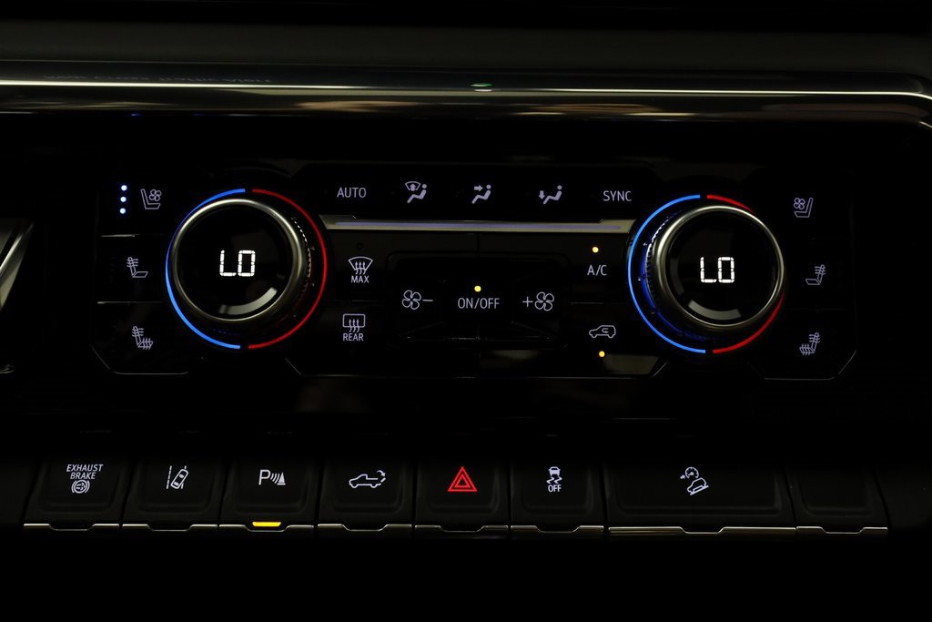 Used 2024 GMC Sierra 3500 Denali Ultimate image 37