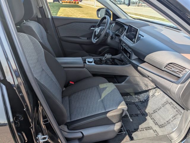 Used 2023 Nissan Rogue SV image 4