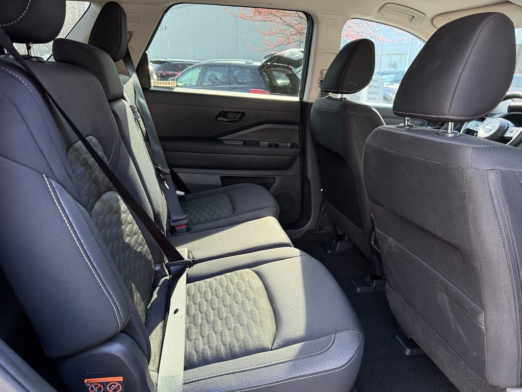 Used 2023 Nissan Pathfinder S image 29