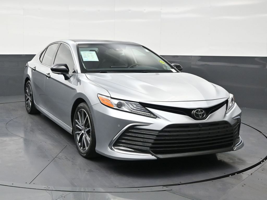 Used 2022 Toyota Camry XLE w/ Navigation Package FWD image 7