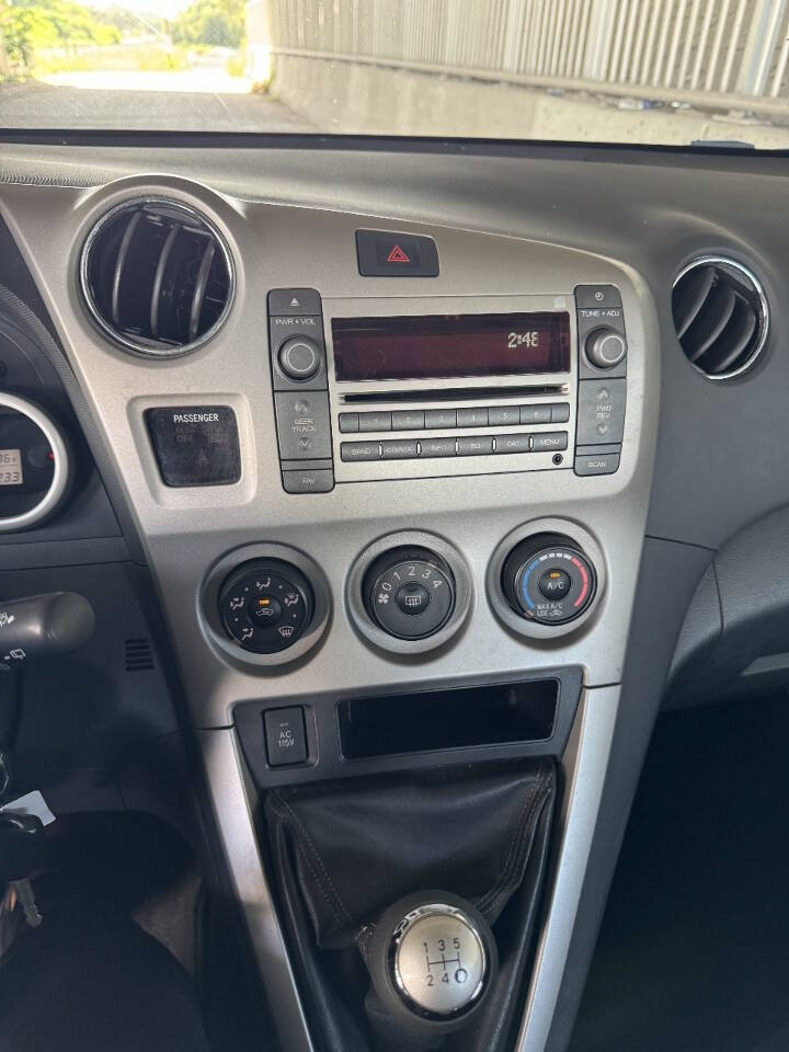Used 2009 Pontiac Vibe w/ Preferred Package FWD image 11