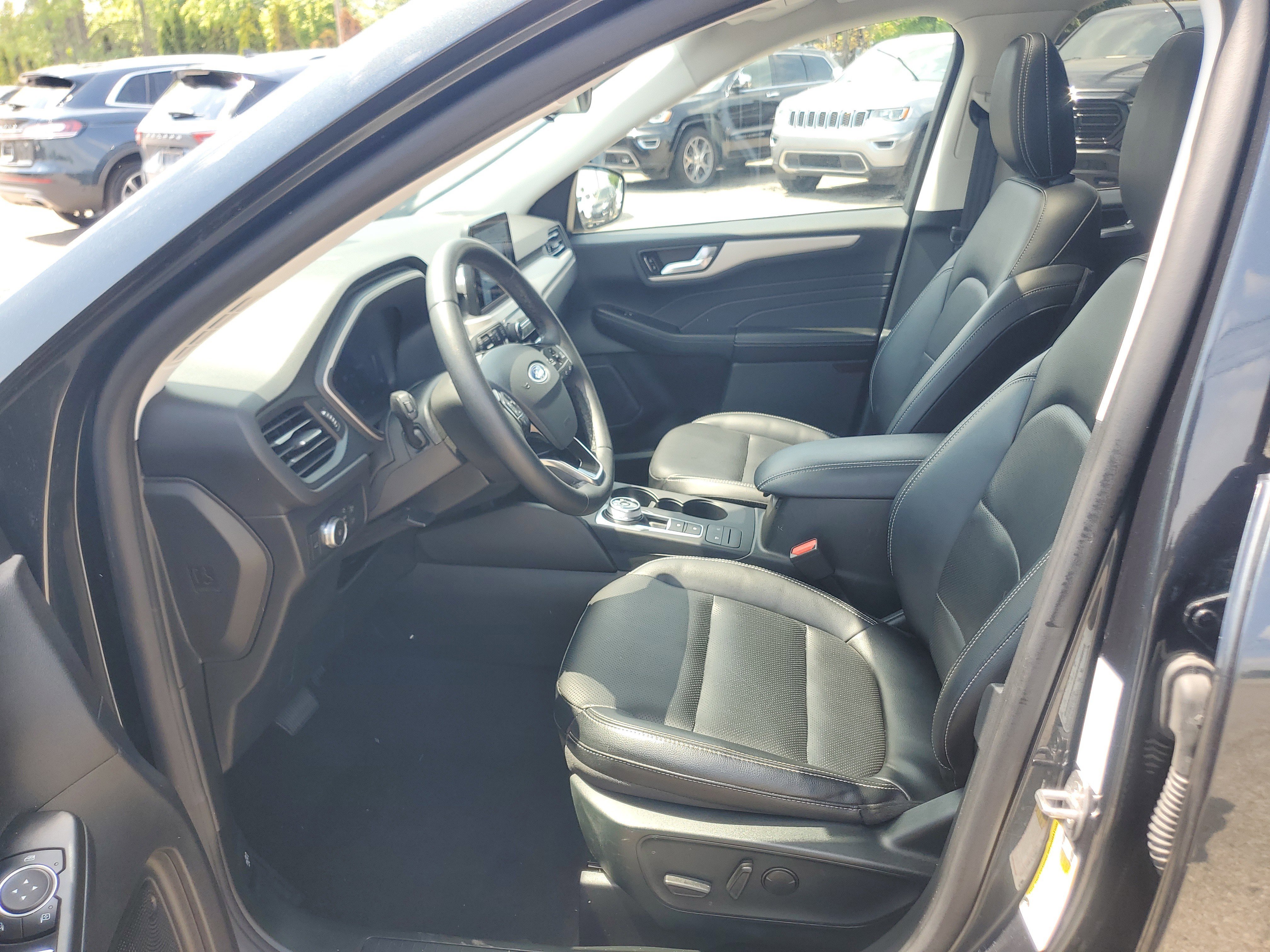 Used 2022 Ford Escape SEL w/ Technology Package AWD/4WD image 12
