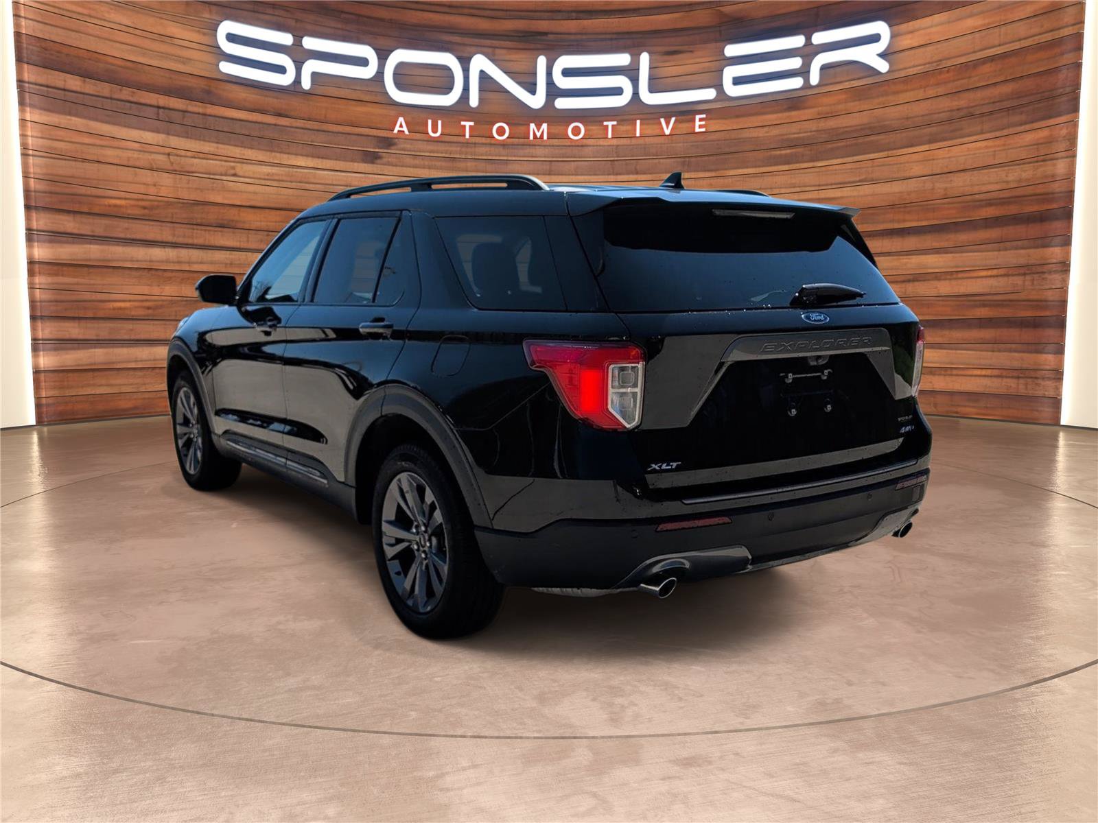 Certified 2024 Ford Explorer XLT w/ Equipment Group 202A AWD/4WD image 3