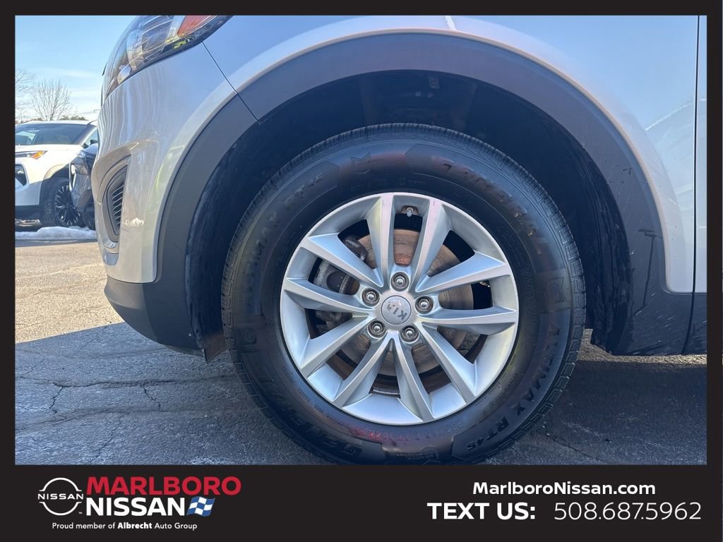 Used 2017 Kia Sorento LX w/ LX Convenience Package image 11