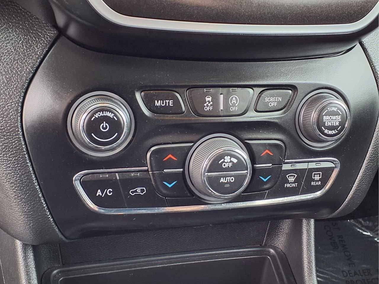 Used 2020 Jeep Cherokee Trailhawk w/ Cold Weather Group image 19