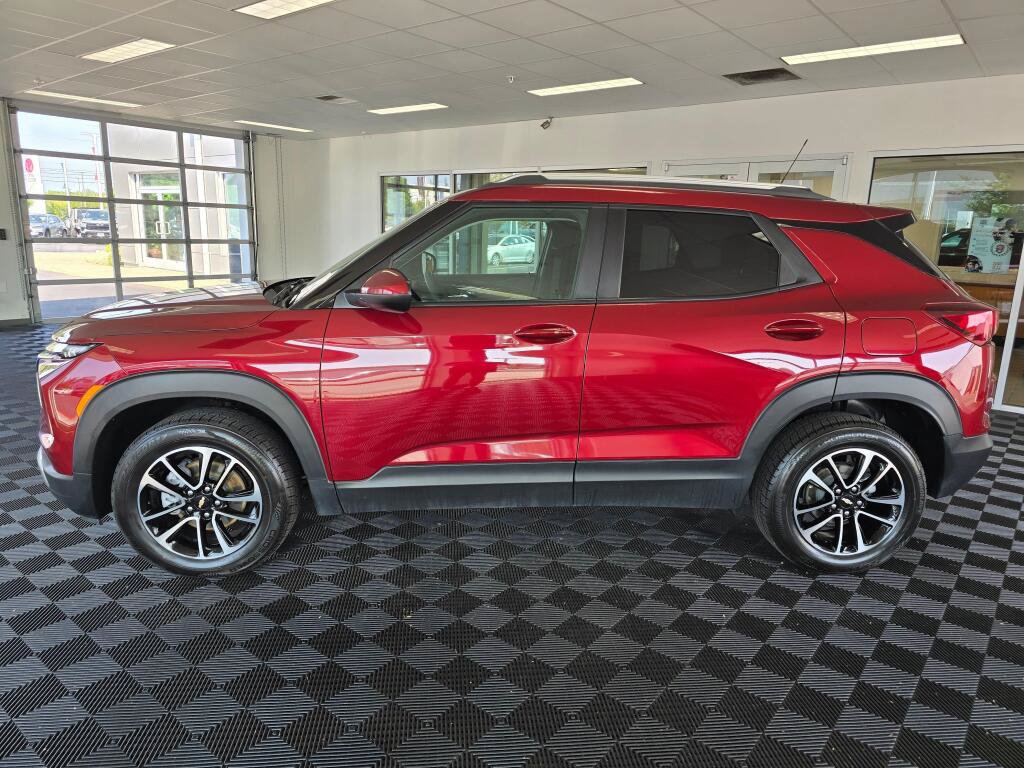 Used 2025 Chevrolet TrailBlazer LT AWD/4WD image 6