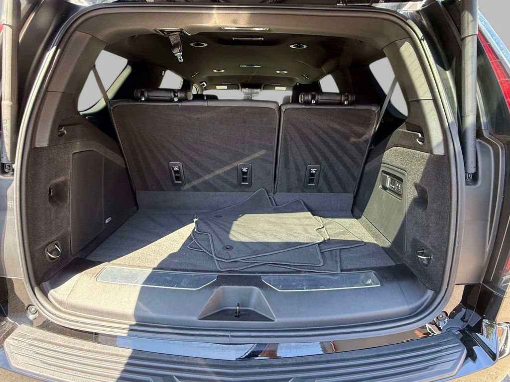 Used 2024 Cadillac Escalade Luxury AWD/4WD image 18