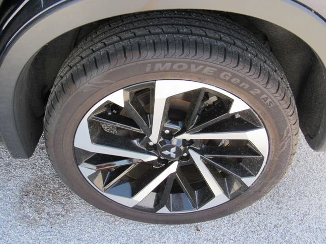 Used 2023 Mitsubishi Outlander SE image 14