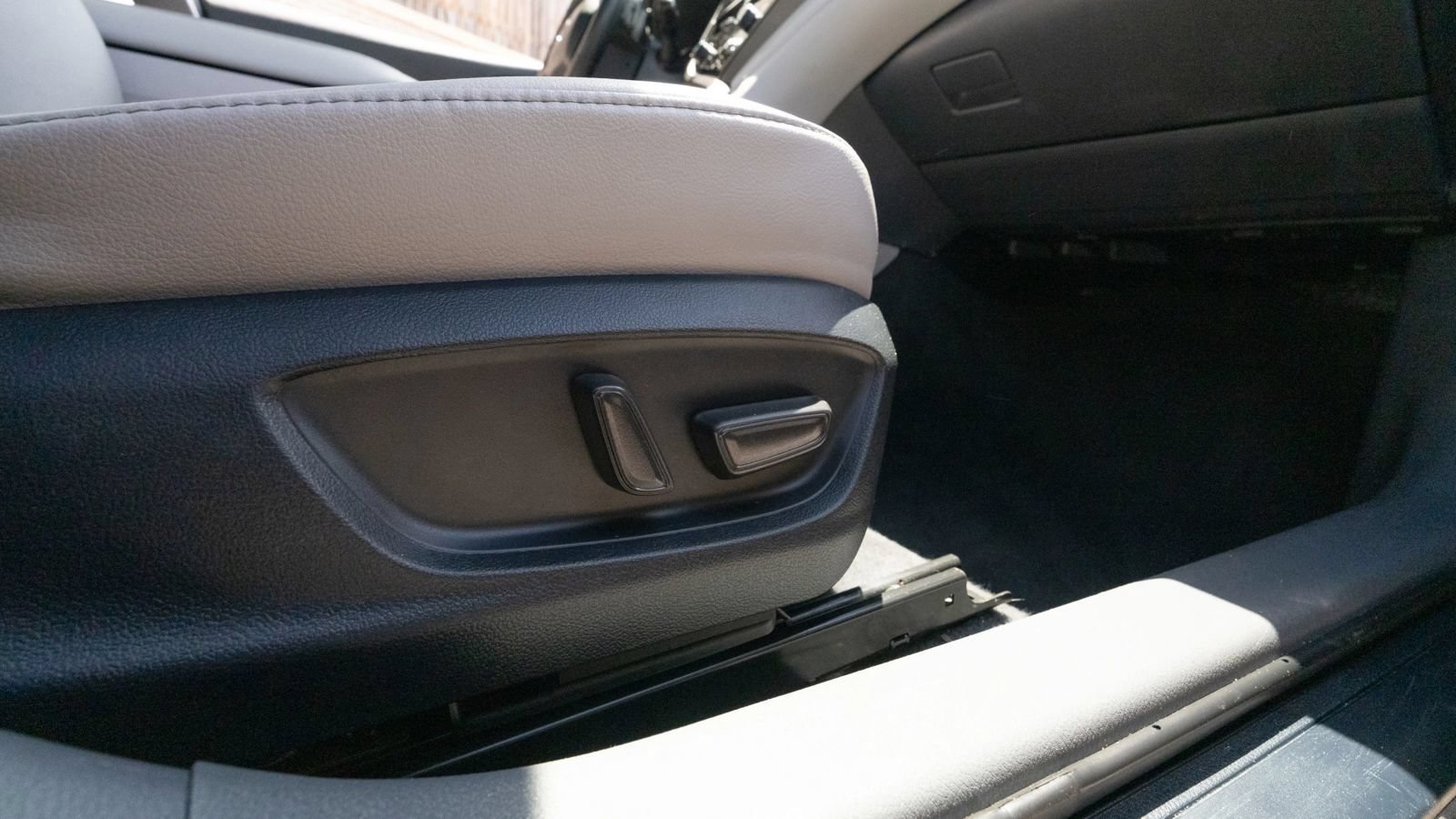 Used 2023 Toyota Camry XSE FWD image 13