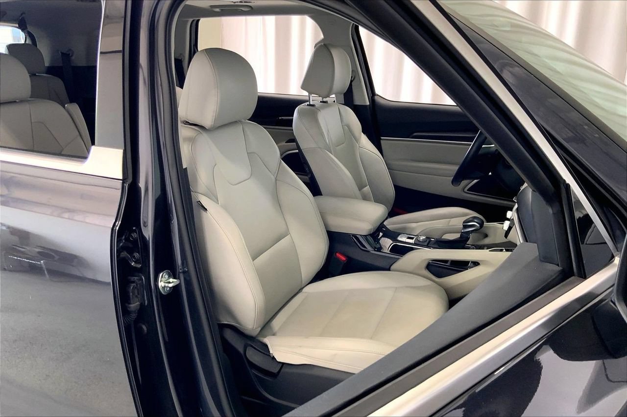 Used 2025 Kia Telluride S FWD image 16