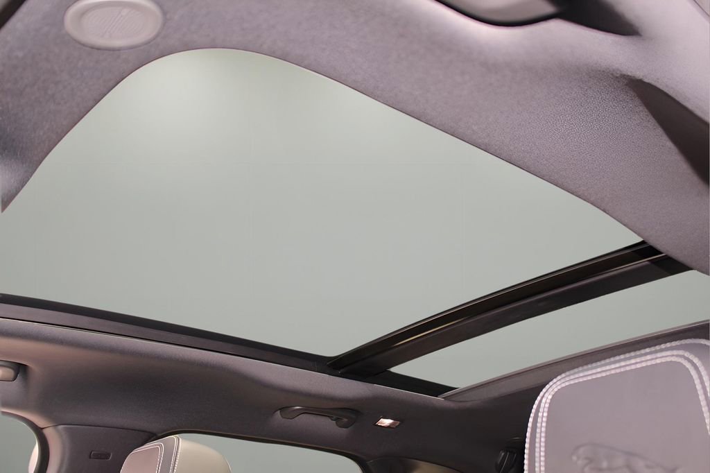 Used 2026 Jaguar F-PACE R-Dynamic S image 28